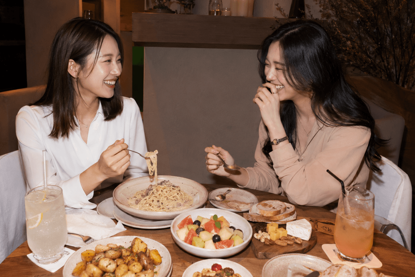 Bangkok Nightlife — Live Music, Drinks & Dining